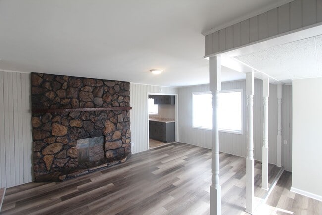Building Photo - 3 Bedroom, 1.5 Bath! New on the Market!  B...