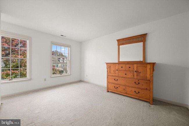 Building Photo - 20 Tenby Ct