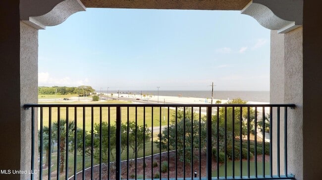 Building Photo - 1200 Beach Dr