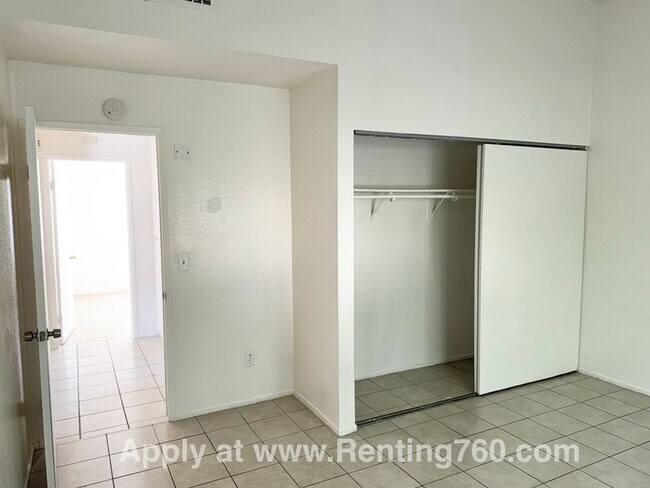 Building Photo - Spacious 2 Bed 1 Bath Home With Indoor Lau...