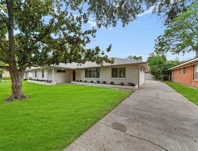 Building Photo - 4309 Stillbrooke Dr