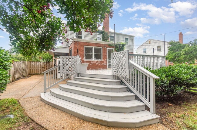 Building Photo - 2032 Arlington Ter