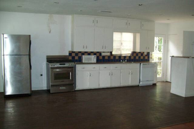 Building Photo - 1320 S Ash