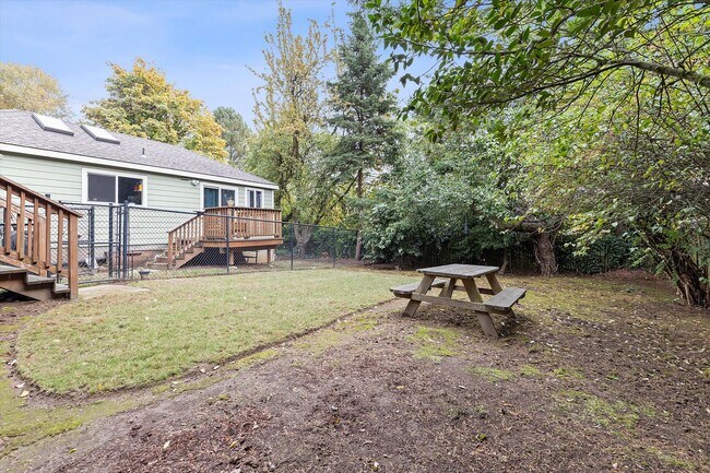 Building Photo - ALK - 1820 Sylvan Highlands Triplex