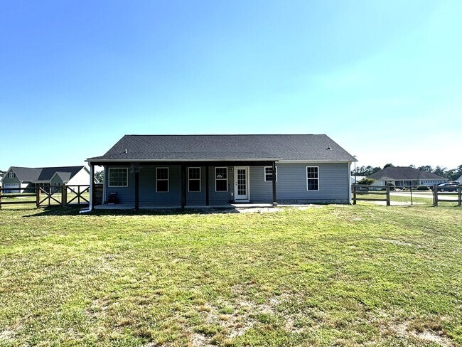 Building Photo - Comfort, Charm & Room for Everything You Love!