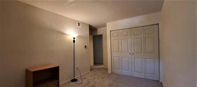 Building Photo - 1605 Bromley Estate
