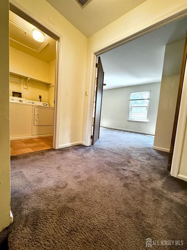 Building Photo - 2703 Deerfield Dr