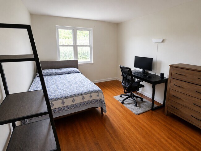 Building Photo - 552 Manor Ridge Rd