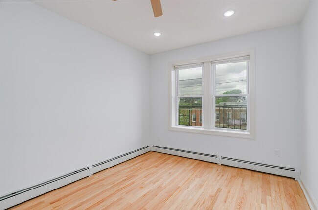 Building Photo - 1058 Avenue C