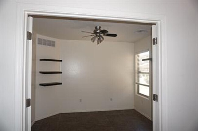 Building Photo - 4137 E Shadow Branch Dr
