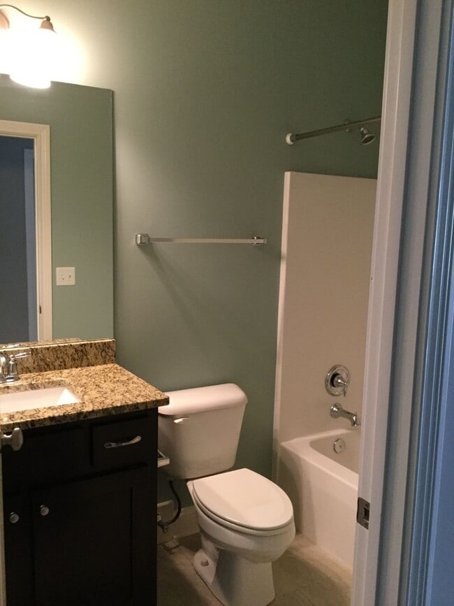 Building Photo - Spacious 2 Bedroom, 2 Bath Condo with Garage in the Heart of Middletown!