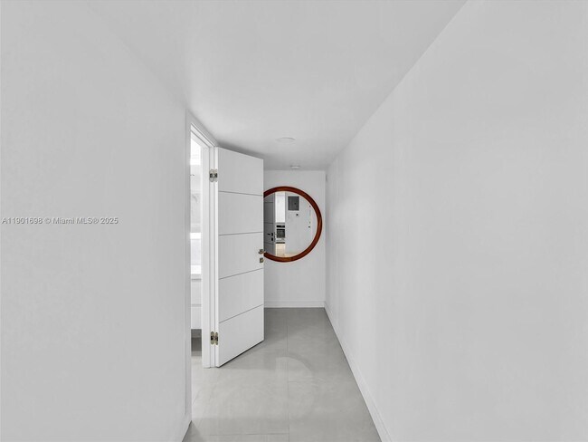 Building Photo - 10000 W Bay Harbor Dr