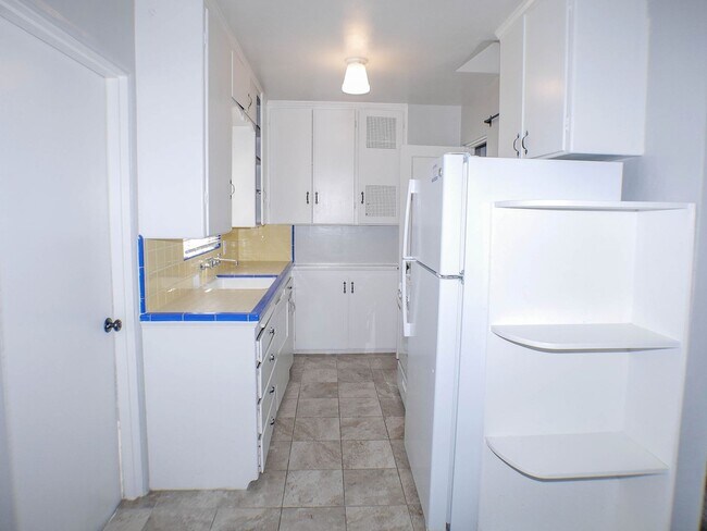 Building Photo - Charming Ocean Beach Home!