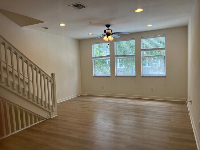 Building Photo - 767 Millbrae Ct