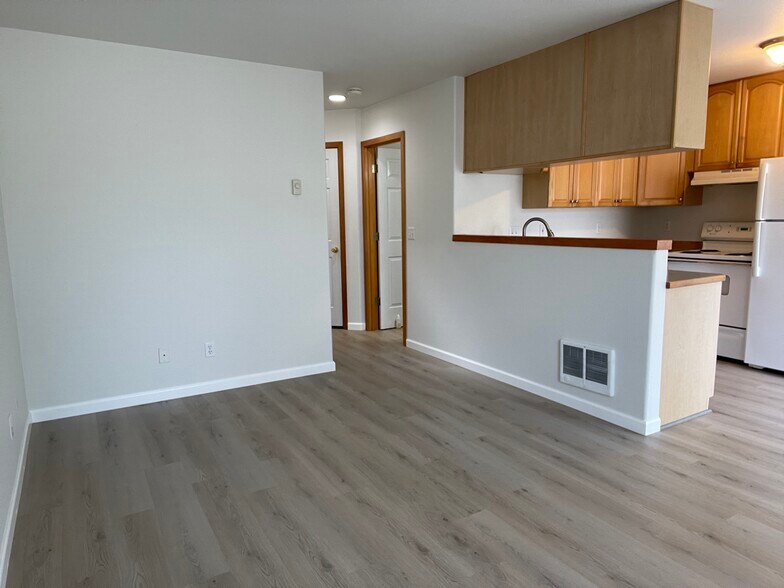Building Photo - 1301 Nehalem Ave