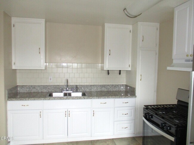 Building Photo - 851 W Crestwood Ave