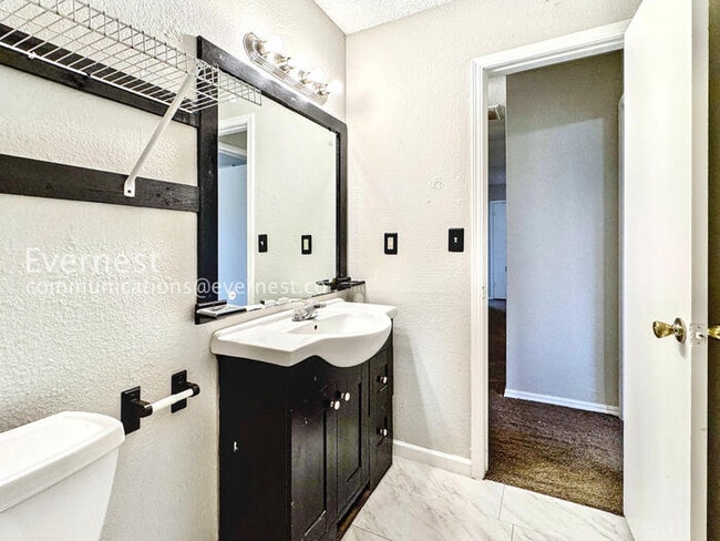 Building Photo - 1756 S Pine Ave