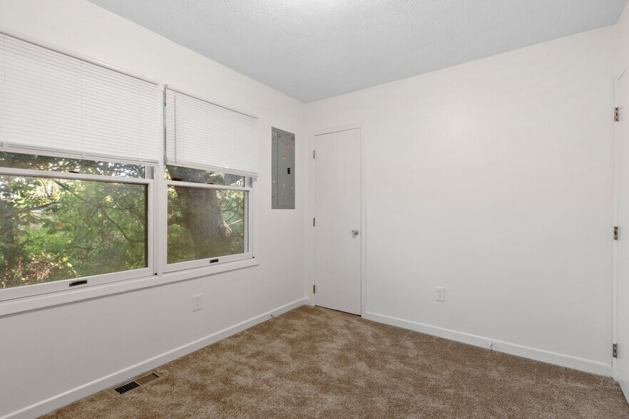 Building Photo - 3 W Rosecrest St