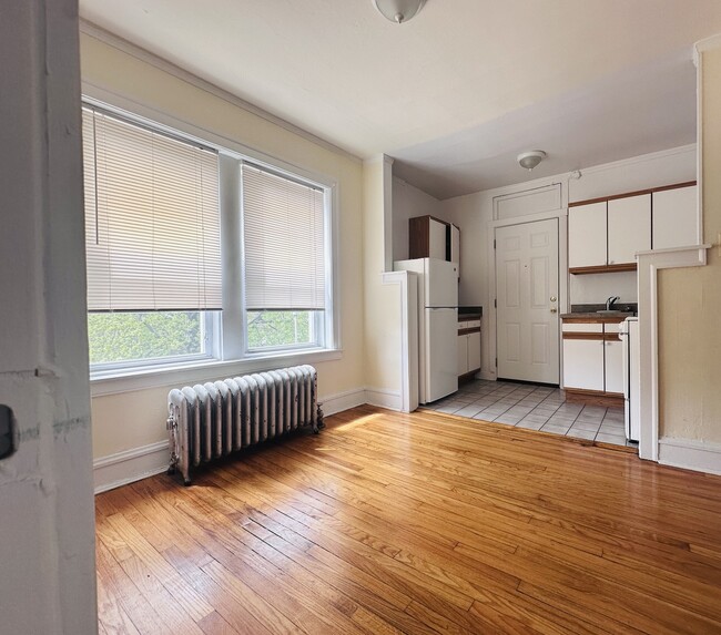 Building Photo - 5058 N Wolcott Ave