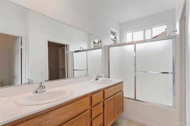 Building Photo - 1022 Cottage Way