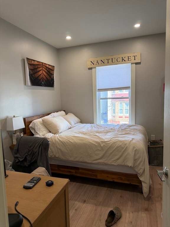 Building Photo - 415 E 7th St