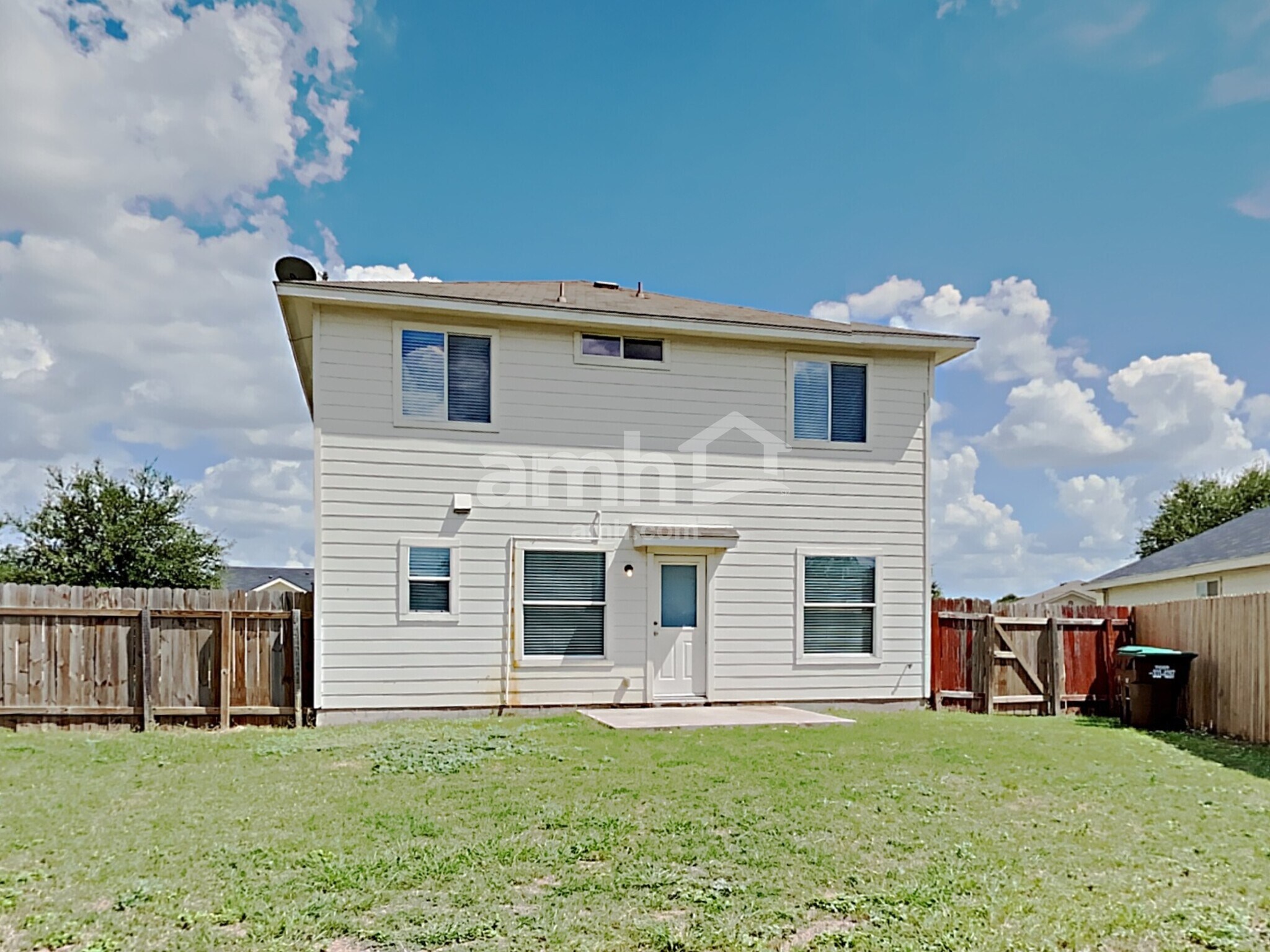 Building Photo - 9227 Mare Country