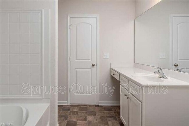 Building Photo - 4042 Meredith Woods Ln