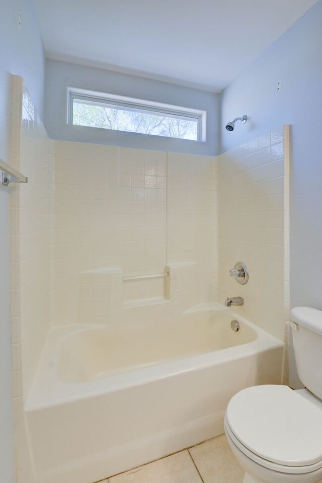 Building Photo - BEAUTIFUL 2 STORY SINGLE FAMILY HOME WITH ...
