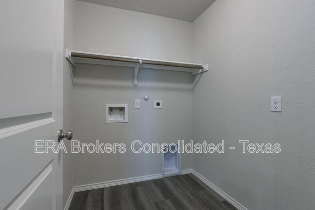 Building Photo - 242 Holland Pk