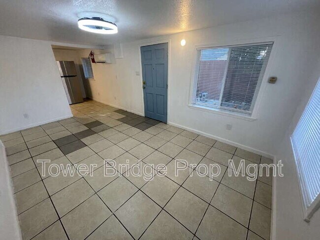 Building Photo - 474 Harding Ave