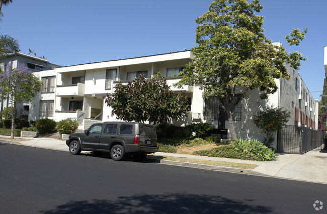 Primary Photo - Gramercy Apartments