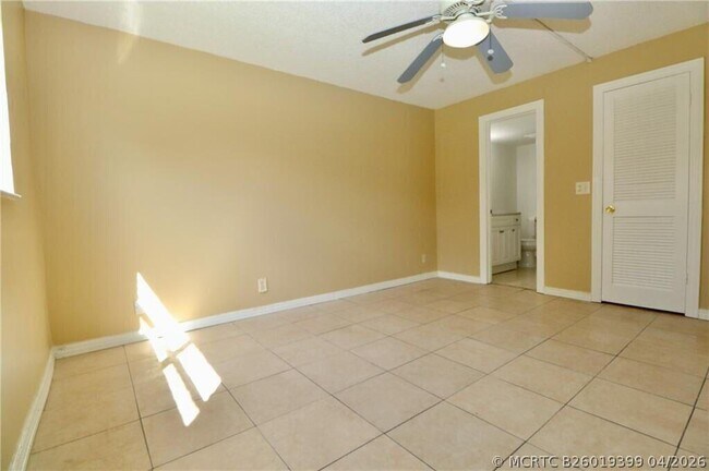 Building Photo - 9915 SW Sandalfoot Blvd