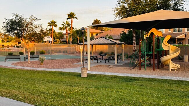 Building Photo - 839 E Las Colinas Pl