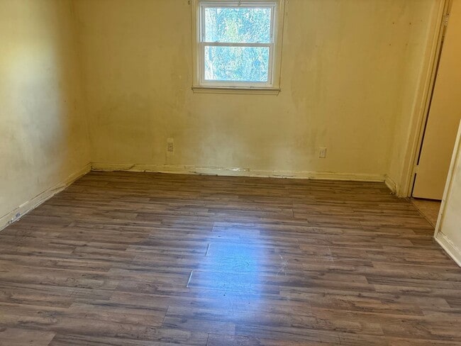 Building Photo - 422 B Brewer St