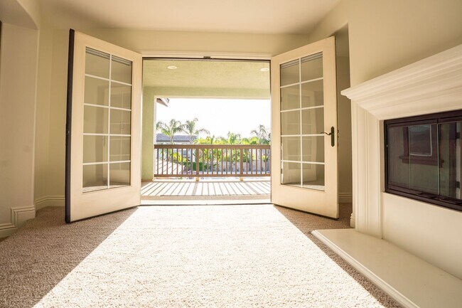 Building Photo - Exceptional estate Located In the highly desirable College Park Community.