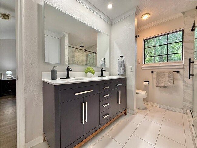 Building Photo - 42 Village Knoll Pl