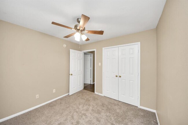 Building Photo - 1603 Martin Lake Dr