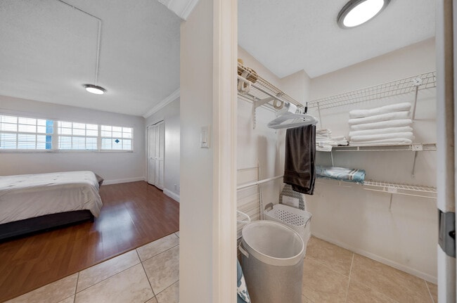 Building Photo - 575 Oaks Ln