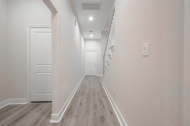 Building Photo - 2528 S Texas Ave