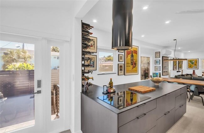 Building Photo - 747 2nd St N