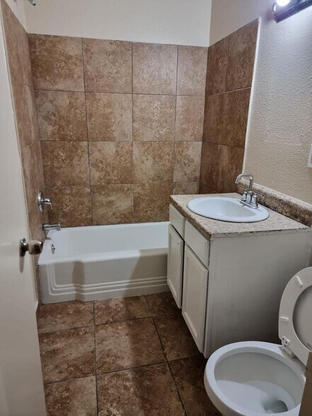 Building Photo - 2321 Ellis St