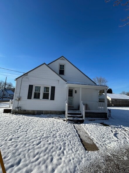 Side entrance - 1001 Sunset Ave