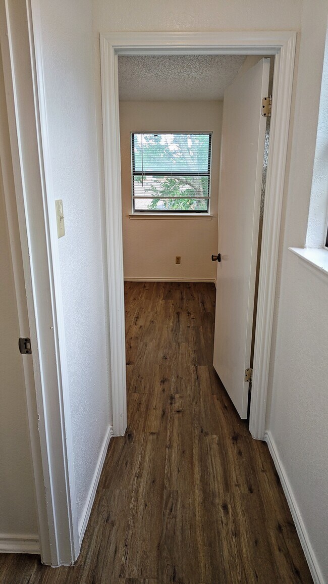 Building Photo - 3808 London Ln
