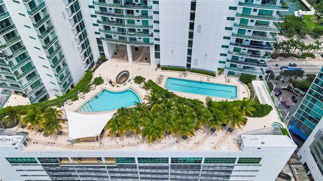 Building Photo - 900 Biscayne Blvd