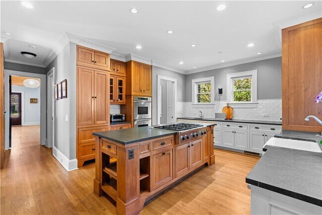 Building Photo - 979 Springdale Rd NE