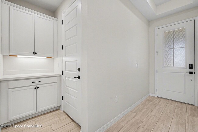 Building Photo - 2588 Pangea Cir