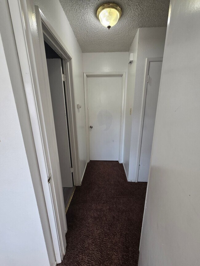 Building Photo - 4 Plex with a Carport Space MOVE IN SPECIAL $200.00 OFF FIRST MONTH RENT