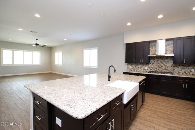 Building Photo - 1024 E Curry Rd