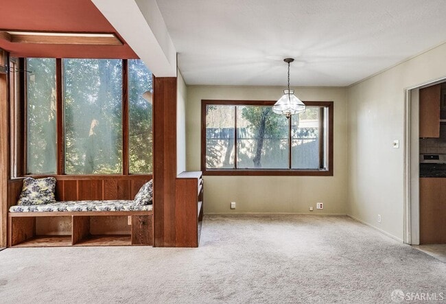 Building Photo - 172 Amber Dr