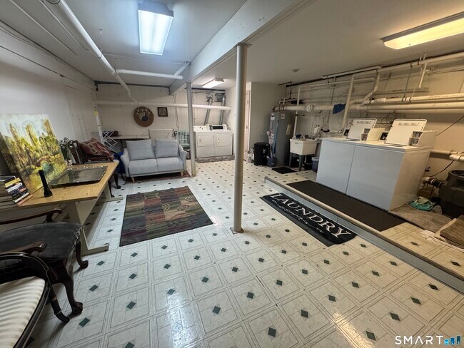 Building Photo - 4 Glenwood Ave